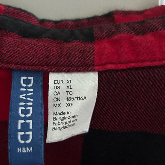 EUC H&M 100% cotton men’s size XL flannel button up shirt in red buffalo plaid. - Picture 3 of 9